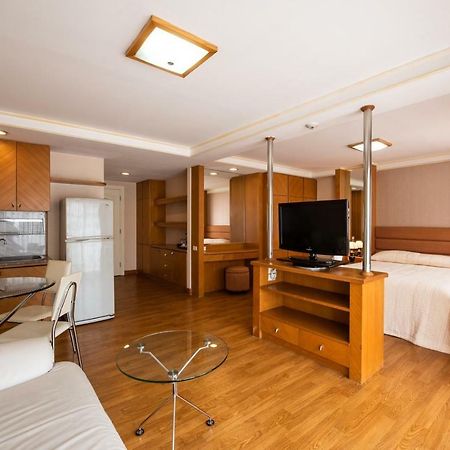 Roseate Ratchada Aparthotel Bangkok Bagian luar foto