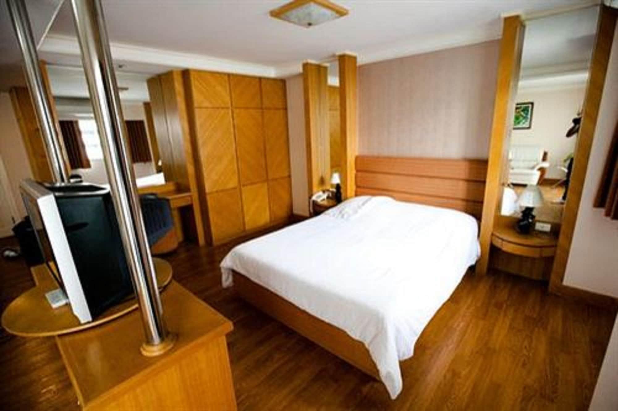Roseate Ratchada Aparthotel Bangkok Bagian luar foto