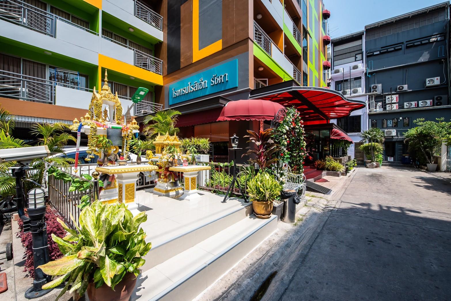 Roseate Ratchada Aparthotel Bangkok Bagian luar foto