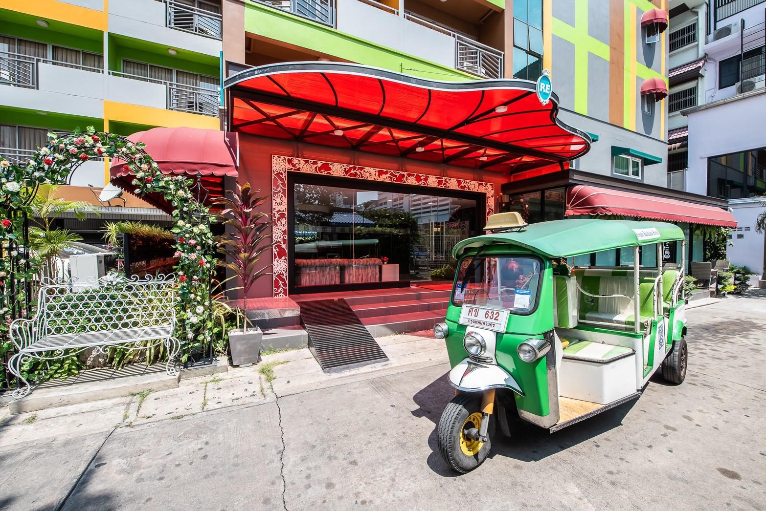Roseate Ratchada Aparthotel Bangkok Bagian luar foto