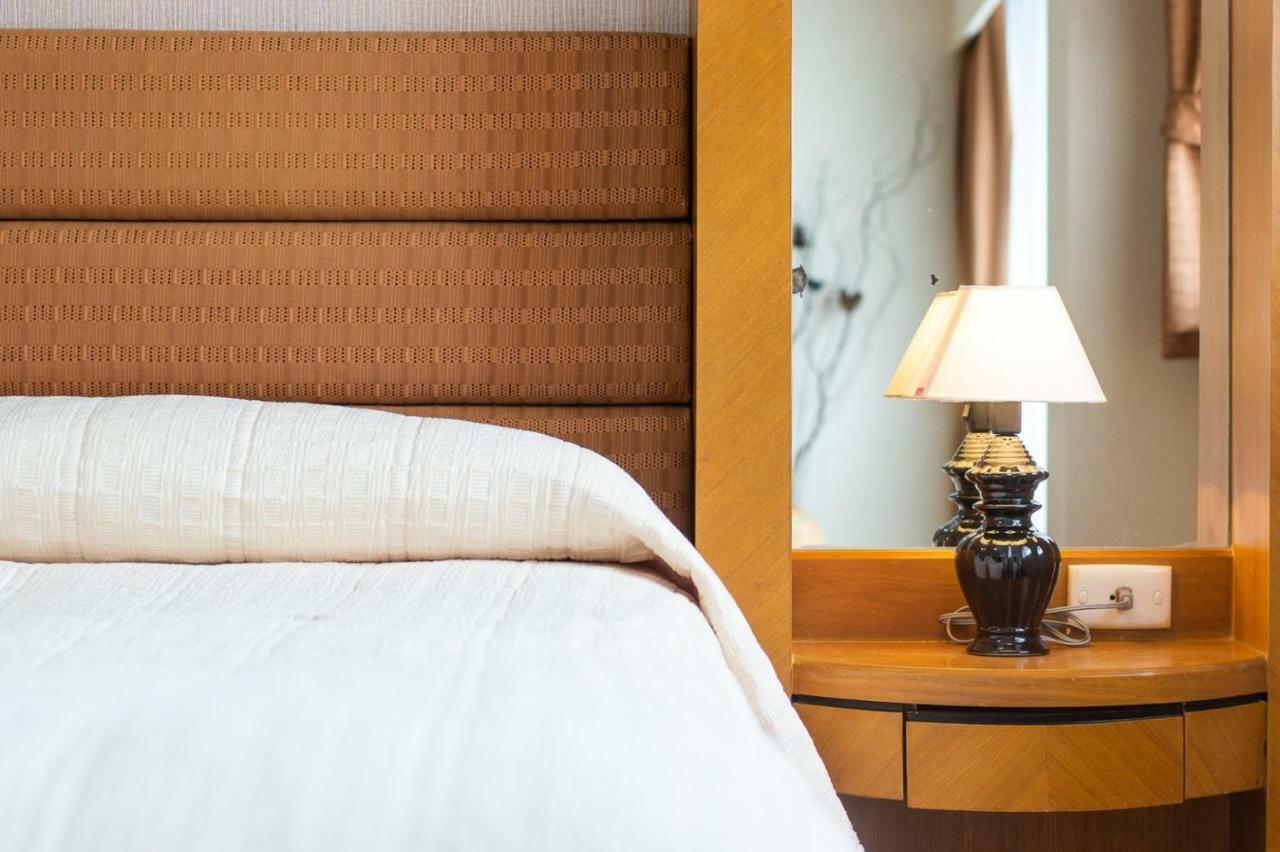 Roseate Ratchada Aparthotel Bangkok Bagian luar foto