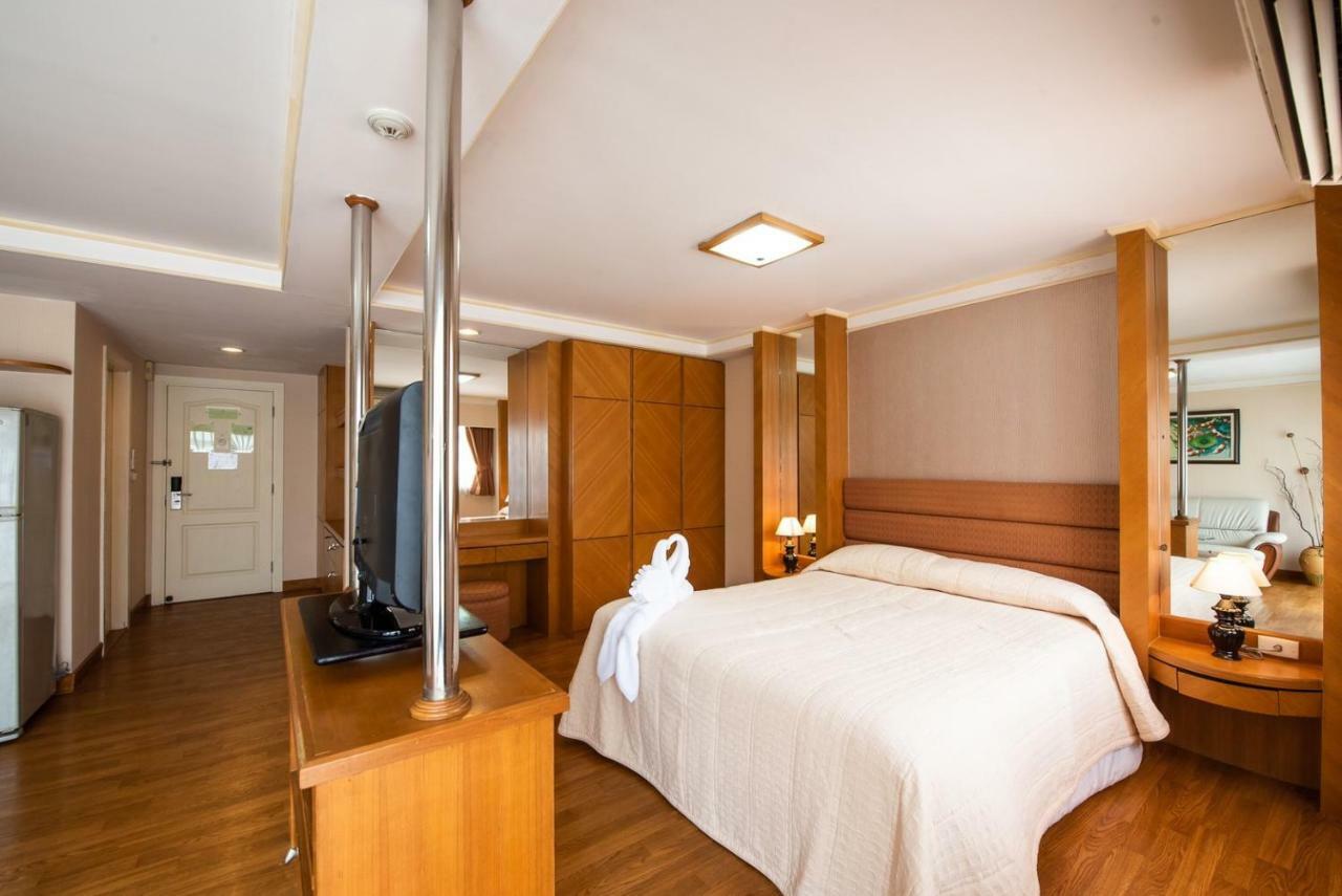 Roseate Ratchada Aparthotel Bangkok Bagian luar foto