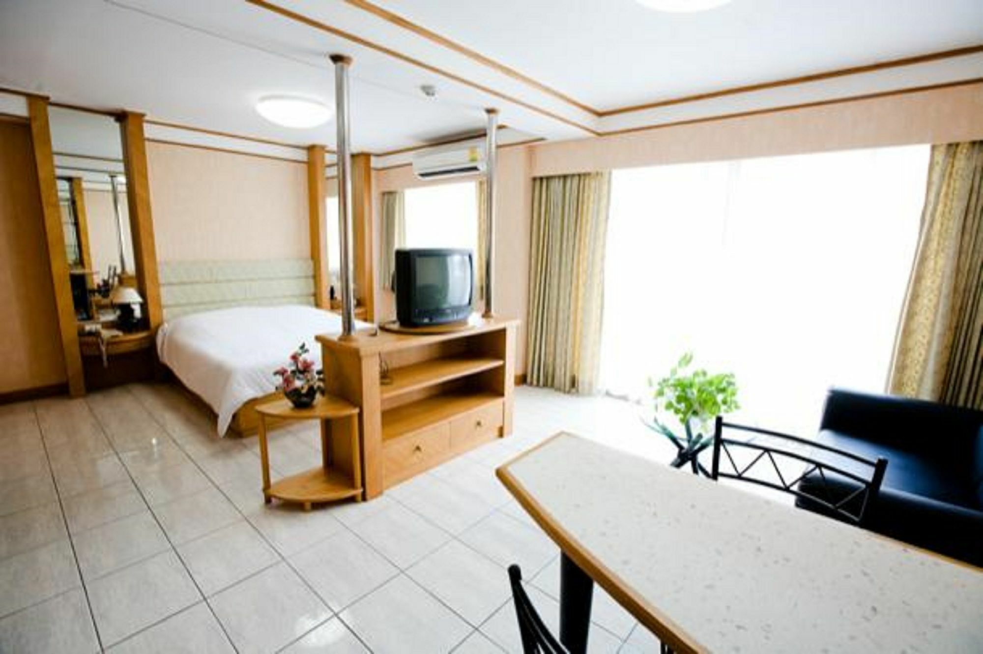 Roseate Ratchada Aparthotel Bangkok Bagian luar foto