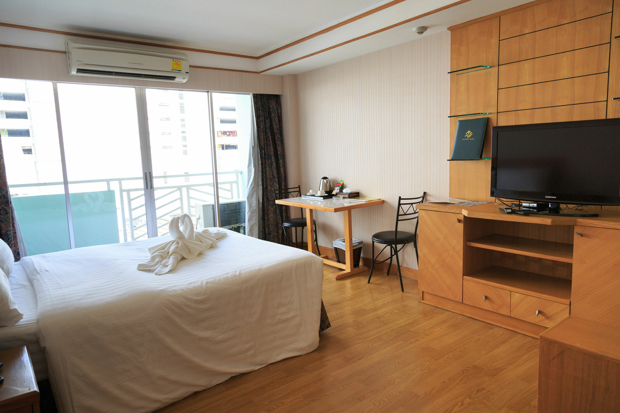 Roseate Ratchada Aparthotel Bangkok Bagian luar foto