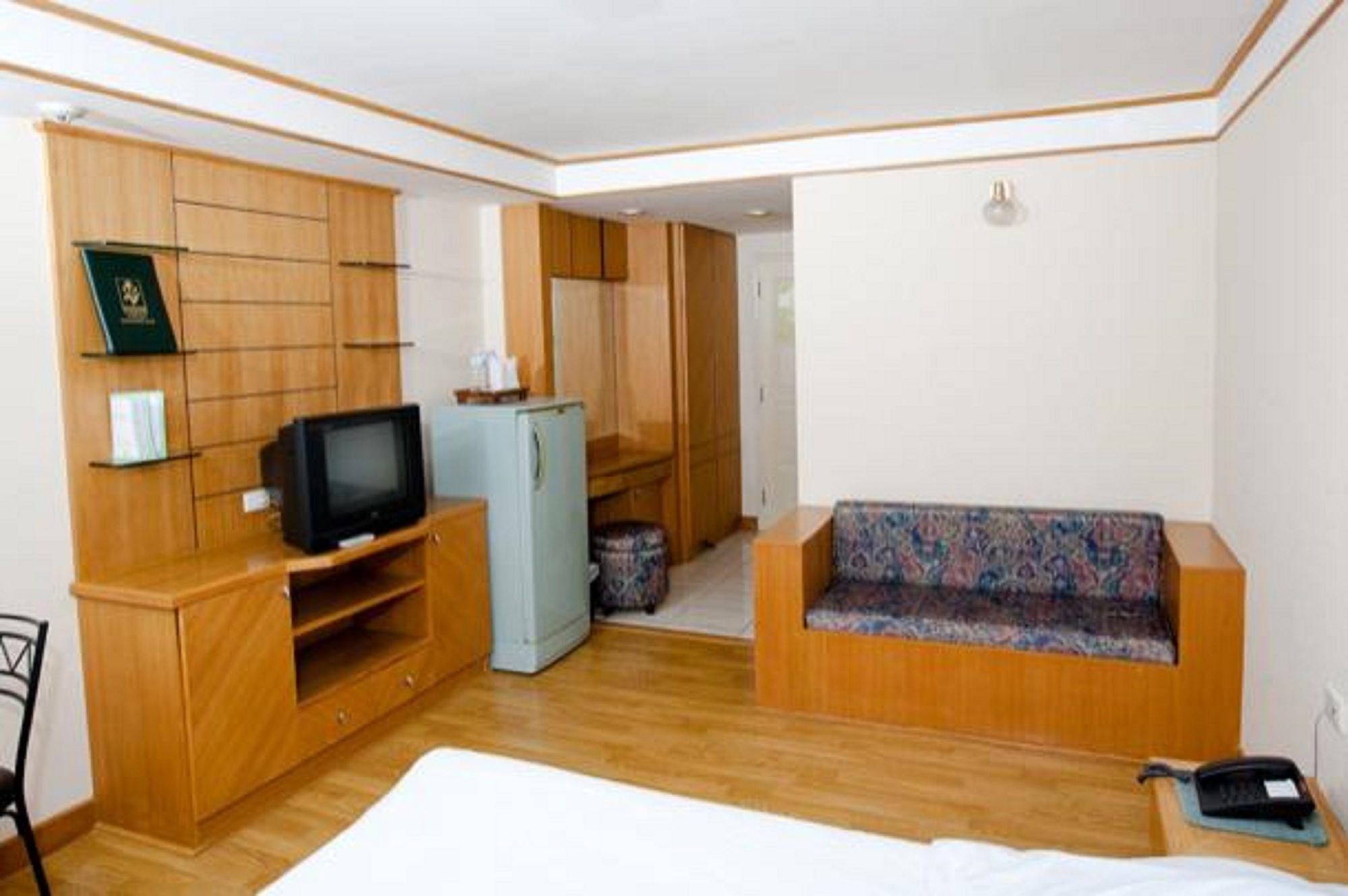 Roseate Ratchada Aparthotel Bangkok Bagian luar foto